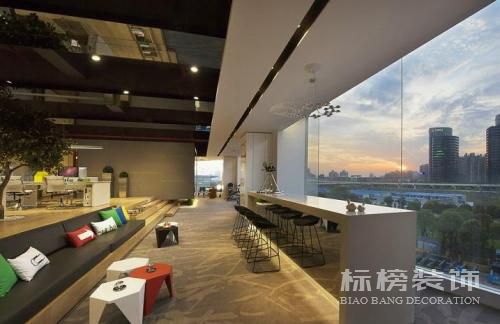 深圳辦公室裝修如何選擇好家居？